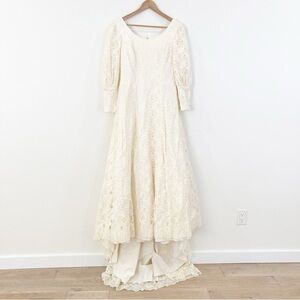 Vintage Ivory Lace Bridal Gown